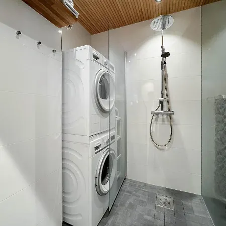 Modern 2br Downtown, Private Sauna, Workspace Apartamento