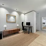 Modern 2br Downtown, Private Sauna, Workspace