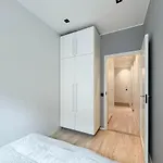 Modern 2br Downtown, Private Sauna, Workspace Apartment