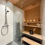 Modern 2br Downtown, Private Sauna, Workspace