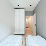Modern 2br Downtown, Private Sauna, Workspace * Helsinki