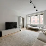 Apartment Modern 2br Downtown, Private Sauna, Workspace Helsinki