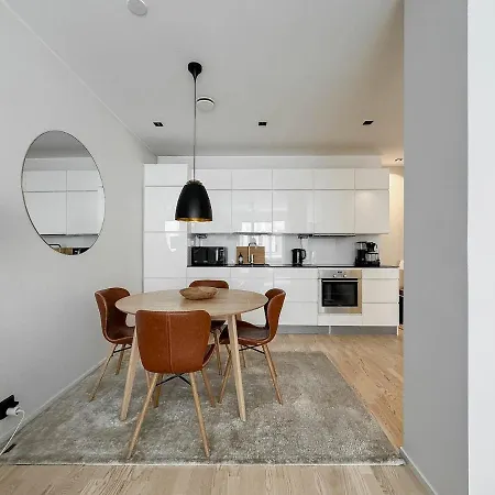 Modern 2br Downtown, Private Sauna, Workspace *