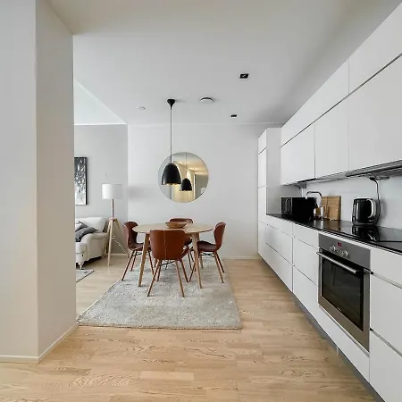 Apartment Modern 2br Downtown, Private Sauna, Workspace