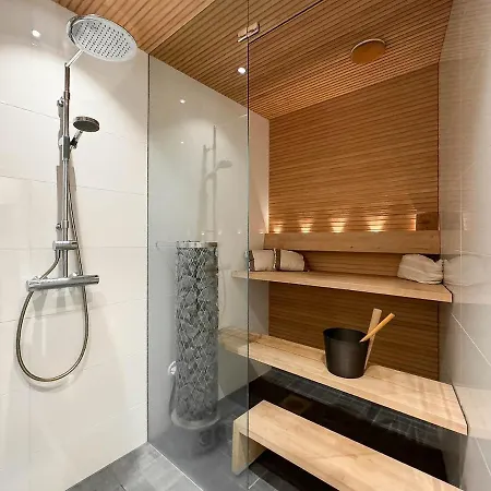 Modern 2br Downtown, Private Sauna, Workspace