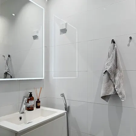 דירה Modern 2br Downtown, Private Sauna, Workspace