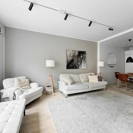 Modern 2br Downtown, Private Sauna, Workspace