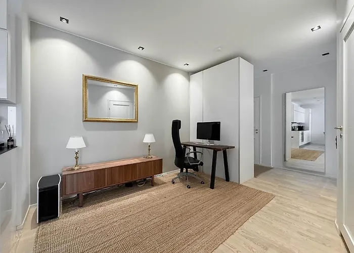 Modern 2br Downtown, Private Sauna, Workspace