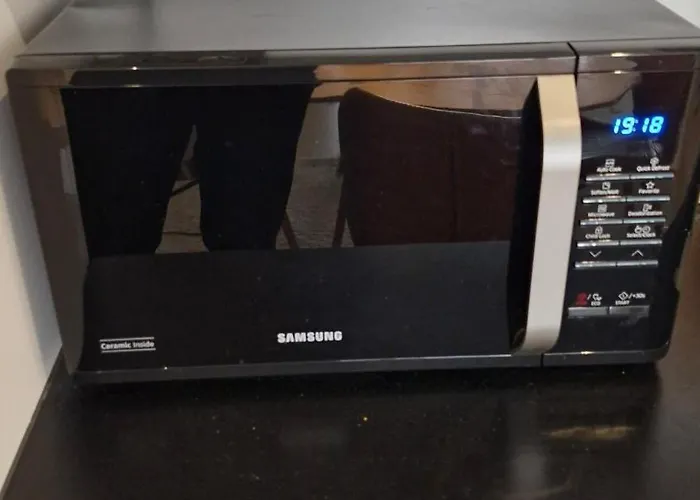 Modern 2br Downtown, Private Sauna, Workspace דירה