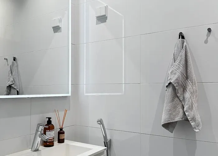 Apartamento Modern 2br Downtown, Private Sauna, Workspace